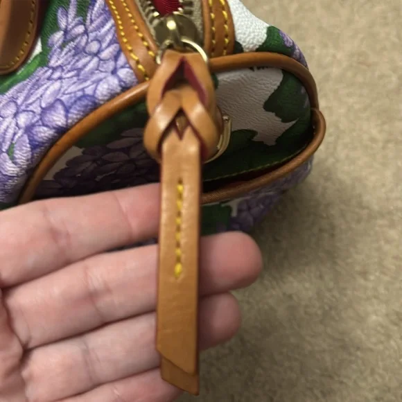 Dooney & Bourke purse. - Picture 3 of 9